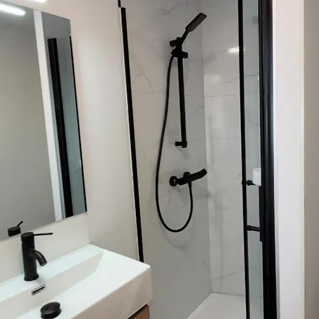 Carihuela Renovado - Wifi 365 Mbps - Fire Stick Amazon - Playa A 50 Metros Apartment *